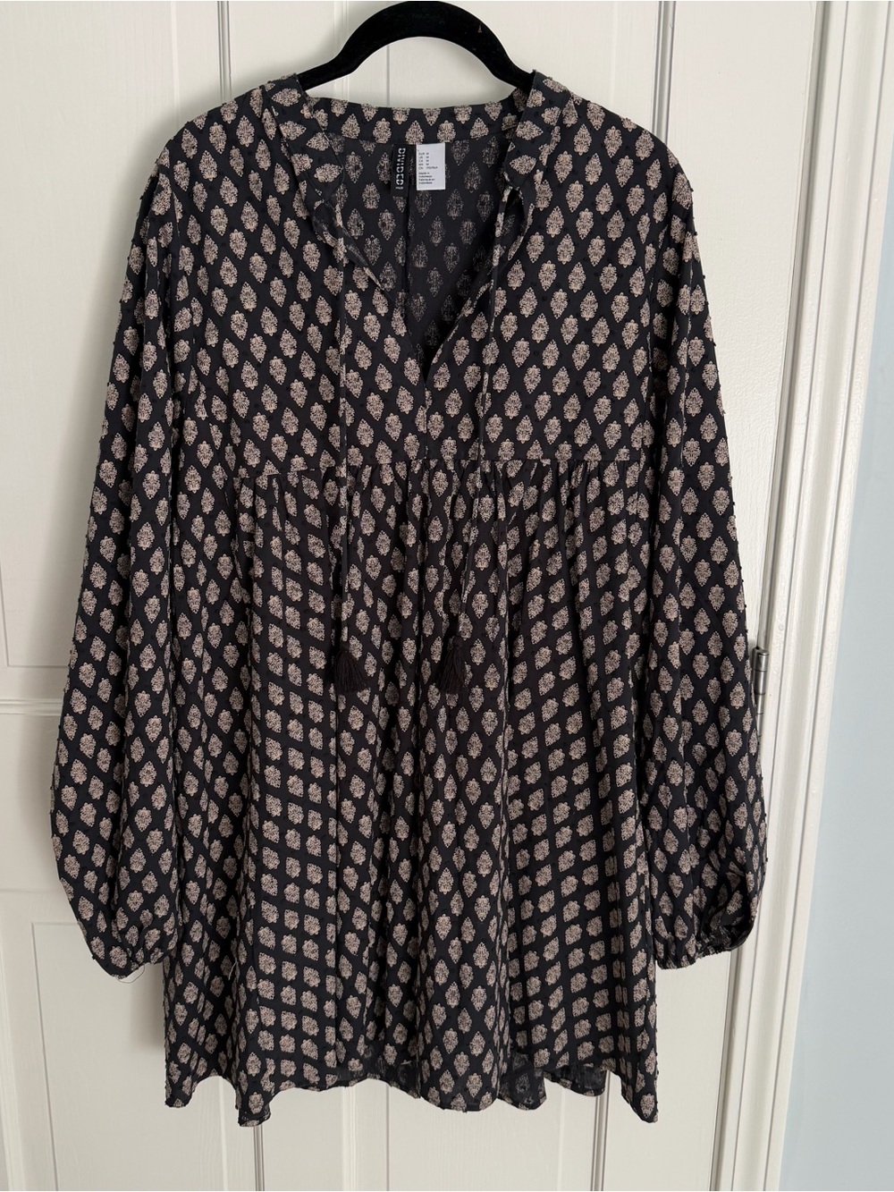 H&M / Divided Tie-Detail Cotton Dress in Black/Patterned sz S